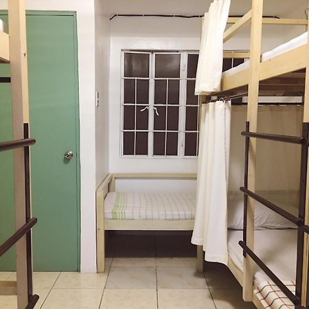 1 River Central Hostel Makati City Pokój zdjęcie