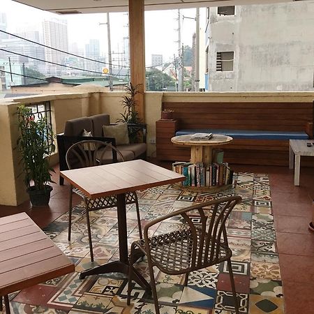 1 River Central Hostel Makati City Zewnętrze zdjęcie