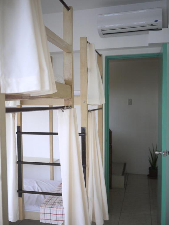1 River Central Hostel Makati City Pokój zdjęcie
