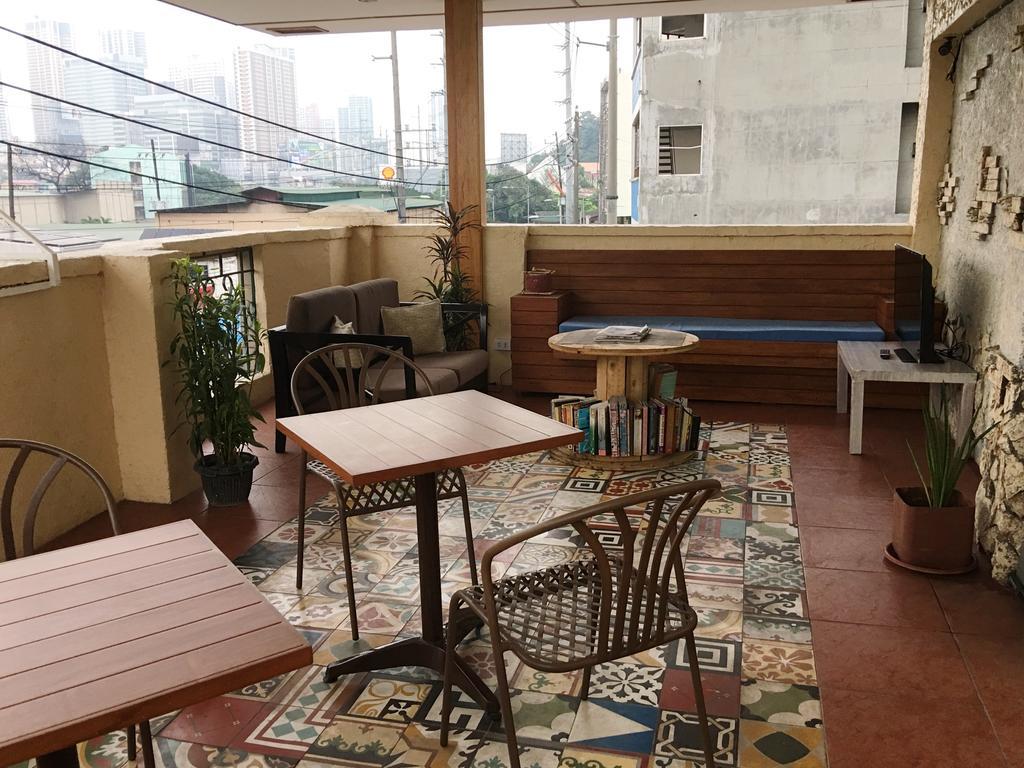 1 River Central Hostel Makati City Zewnętrze zdjęcie