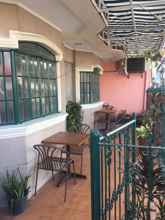 1 River Central Hostel Makati City Zewnętrze zdjęcie